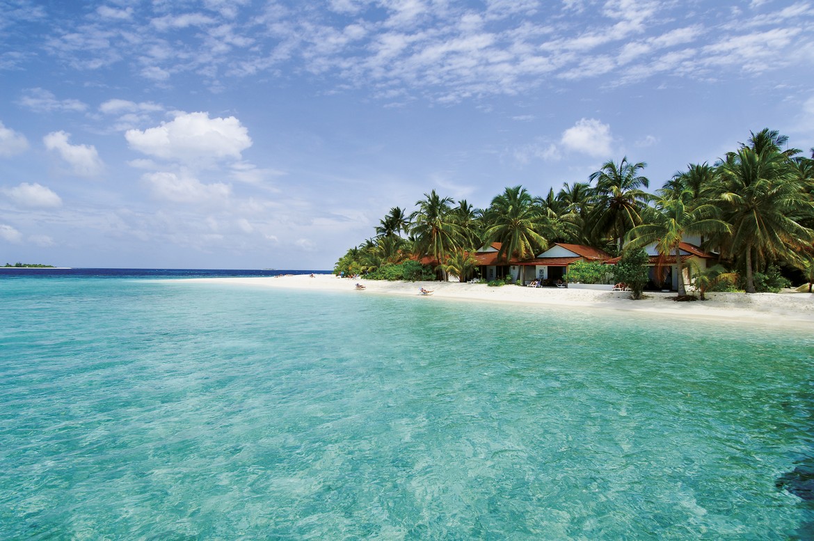 Diamonds Thudufushi Beach view
