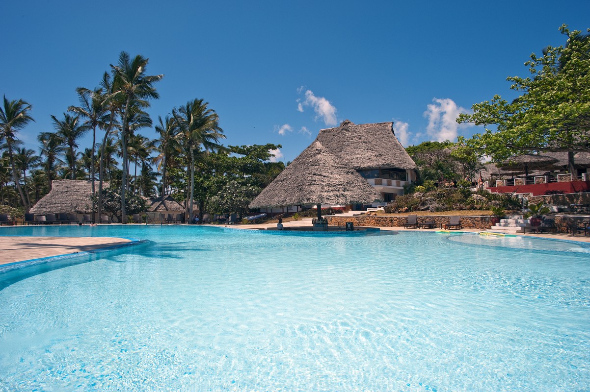 Karafuu Beach resort pool