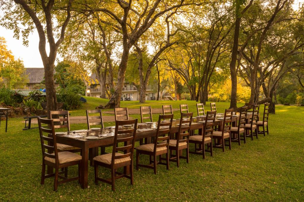 Azambezi River Lodge River Dinner